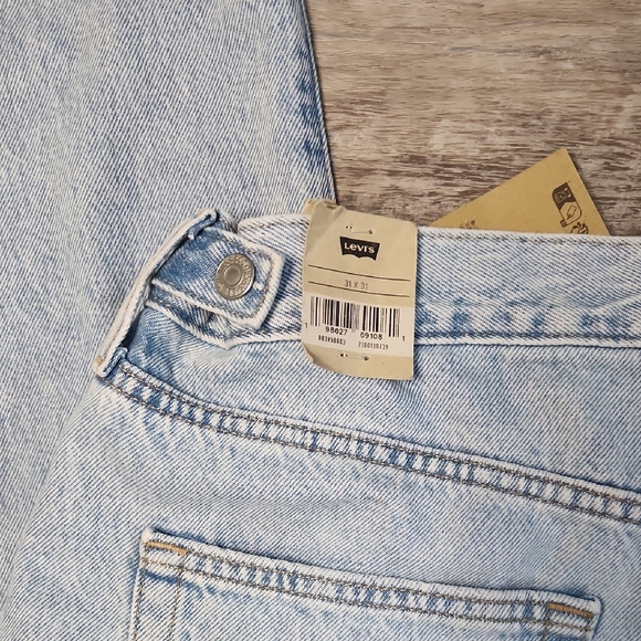 Levi's Light Blue Cinch Barrel Women's Jeans - Picture 10 of 16